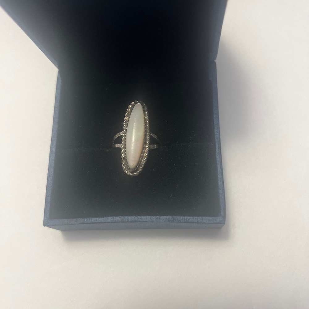 Navajo Sterling Silver Southwestern Rope Concho Pink Mother of Pearl MOP Ring